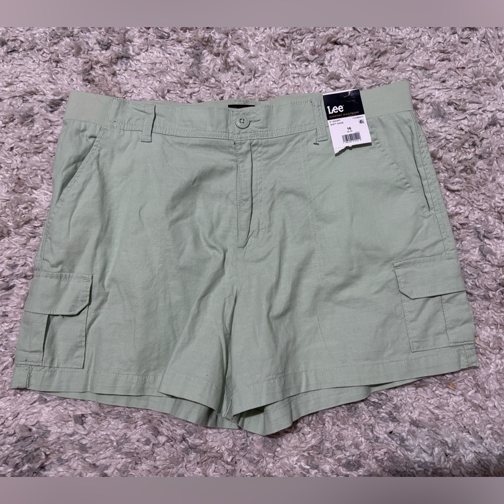 Lee Women's Light Green Cargo‎ Shorts NWT 5” inseam